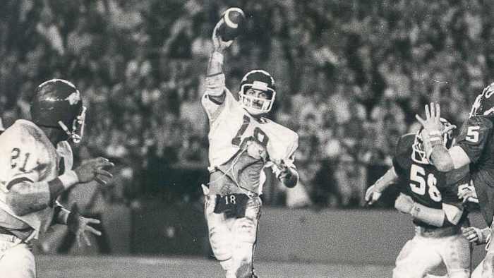 Razorbacks' Ron Calcagni passes to Roland Sales in Orange Bowl against Oklahoma